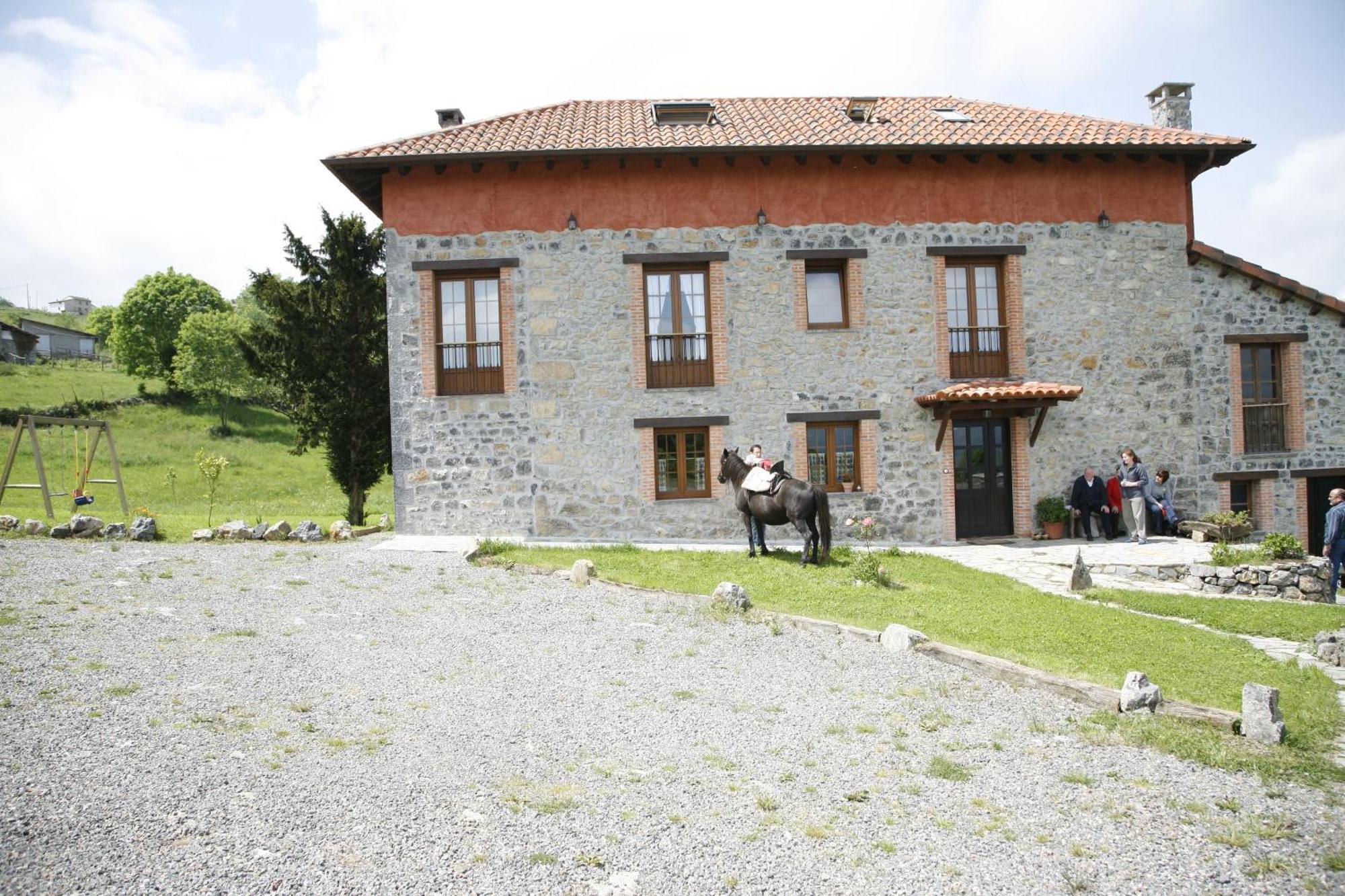 El Conventu Del Asturcon Pensionat Lago  Exteriör bild